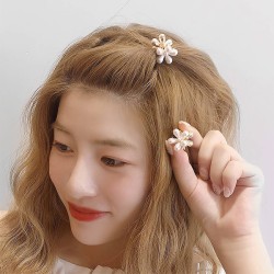 Decorative Bling Hair Accessories Pearl Hair Claw Clip in A Flower Shape 4PCs